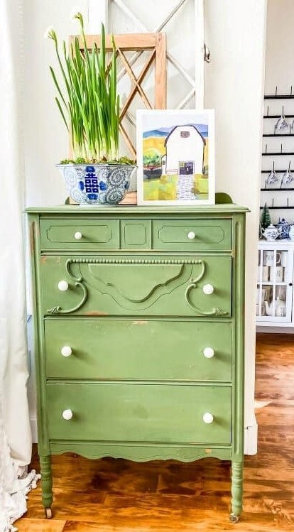 PISTACHIO (bright green)